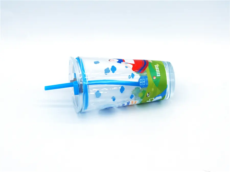 glass cup with lid and straw